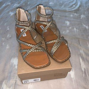 NWT STEVE MADDEN TESSI GOLD SANDALS SIZE 8.5